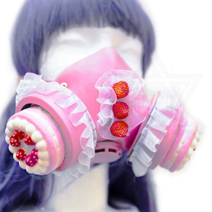 (Strawberry cake gas mask*